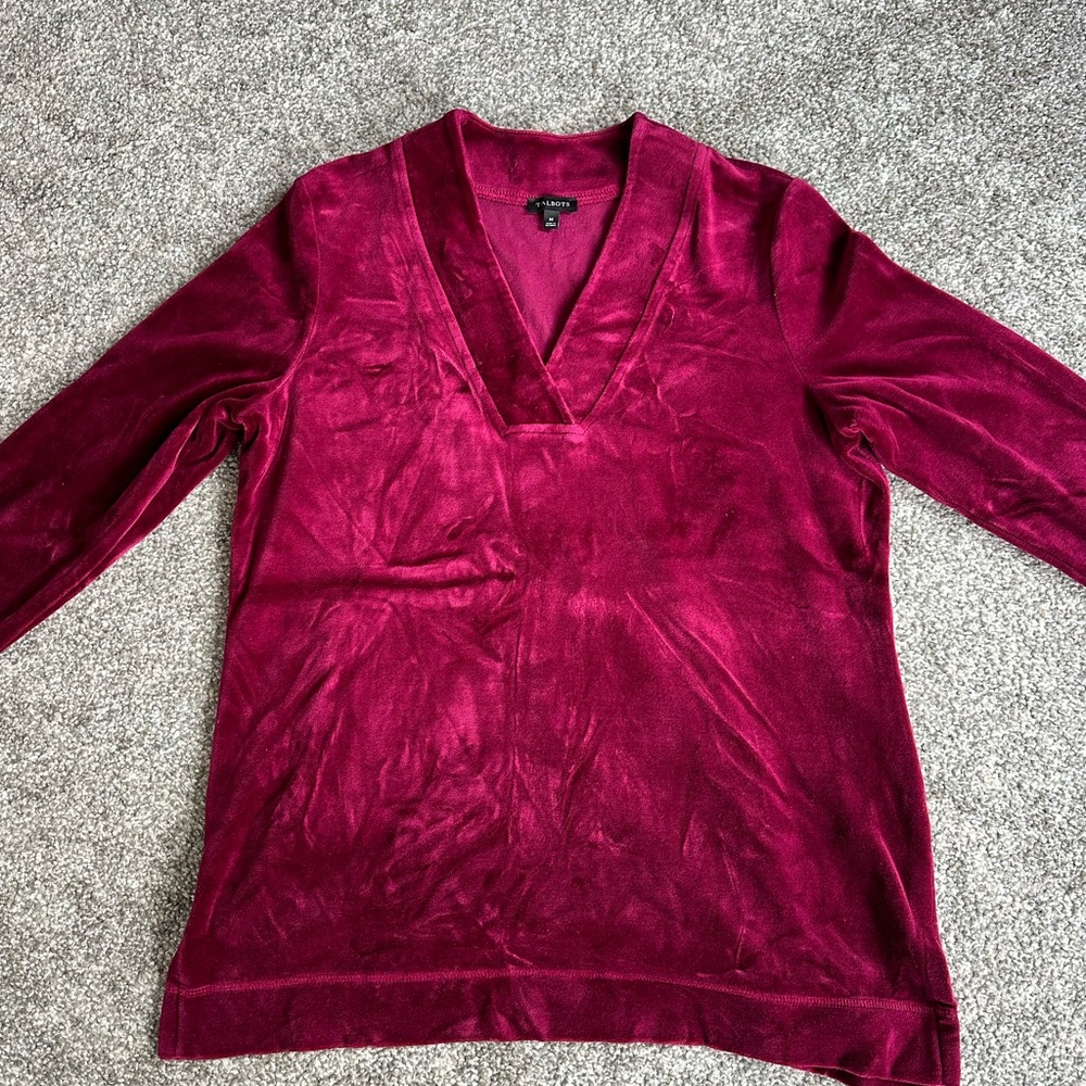 Cozy V-neck perfect for the winter